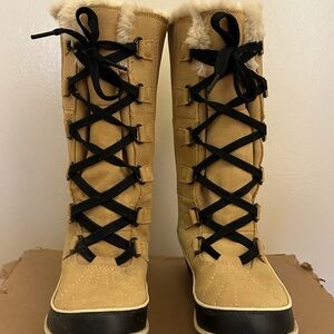 Sorel Tivoli Tall Tan and Black Winter Boots with Waterproof Sole - Like New!
